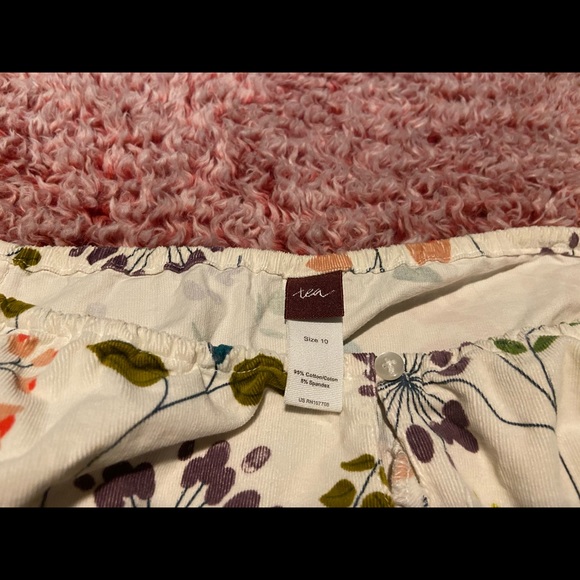 Flowery Off the shoulder top - Picture 3 of 3